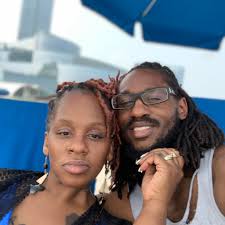 is there anyone i can pay a couple bucks to shovel out my elderly fathers  car and sidewalk/steps