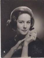 Elaine Fenton's Instagram, Twitter & Facebook