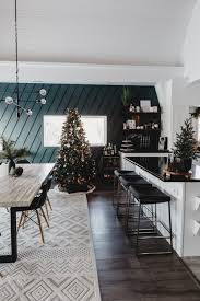 Even though i don't do completely modern christmas decorations in my own home, i do and i love that you can stick to black and white or neutrals or use a ton of color in modern christmas decor. Modern Christmas Decorating Ideas For The Kitchen And Dining Room Love Create Celebrate