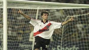 Fernando cavenaghi was born on september 21, 1983 in o'brien, buenos aires, argentina. Fernando Cavenaghi Se Despidio Del Futbol En El Estadio Que Lo Vio Crecer Marca Com