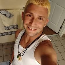 COMPARTAN‼️ESTOY BUSCANDO A MI HERMANO EN #PHILADELPHIA. POR FAVOR SI  ALGUIEN SABE ALGO SU ÚLTIMO POST FUE EN NOVIEMBRE 13. No sabemos nada más  todo sale apagado su teléfono los mensajes no