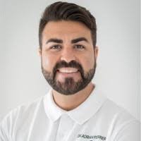 90+ perfiles de «Adrian Ferrer»