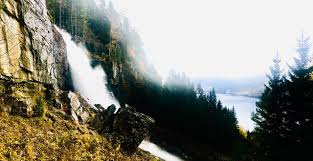 It is located about 12 kilometres (7.5 mi) north of the village of vossevangen along the european route e16 road to flåm. Tvinnefossen Waterfall Stryn Aktuelle 2021 Lohnt Es Sich Mit Fotos Tripadvisor