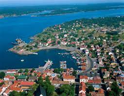 Weekend or weekly accommodation in öregrund 1 bedroom apartment with proximity to the sea, bathing area, tennis courts, local bakery and fantastic restaurants in the harbor. Flygfoto Over Oregrund Uppland 1975 Upplandsmuseet Digitaltmuseum