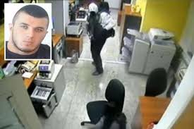 Olakšajte svakodnevne obaveze, koristite elektronske usluge nlb banke bilo kada i bilo gdje! Video Objavljen Snimak Pljacke Banke U Sarajevu Ovako Je Amel Sejfovic Sa Svojom Bandom Ispraznio Sefove