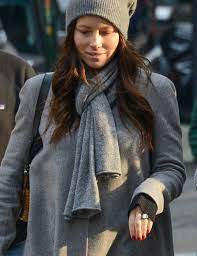 Wearin' nothin' but their socks. Jessica Biel So Gut Steht Ihr Die Schwangerschaft Gala De
