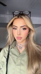 OUTFIT INSPO || no superoooooo😍, ., ., ., ., ., Vestido: @bershka , Botas:  @sheinofficial , Bolsito: @tiendasuniversal , Collar: @street__31__ ,  Aretes: @actitud.joyeria (aunque no se ven) jaja , ...