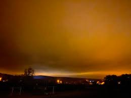 Ciel orangé depuis la webcam de fréjus ce samedi matin photo webcam fréjus. Mathloff On Twitter Lire Que Les Parisiens Se Plaignent D Une Forte Odeur Et D Un Ciel Orange Dans Leur Capitale Ouvrir La Fenetre Et Prendre Une Photo Depuis Mon Jardin En Belgique Namur