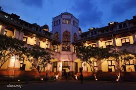 A group of six teenagers find themselves haunted and terrorized by a kuntilanak when they try to find their missing friend inside lawang sewu, a supposedly haunted building in semarang. Masih Adakah Hantu Di Lawang Sewu Alamasedy