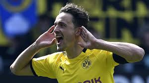 Thomas delaney has quickly become a fan favourite playing in front of the yellow wall. Borussia Dortmund News Thomas Delaney Says Bvb Will Learn From Their Mistakes And Push Bayern Munich All The Way In The Bundesliga Goal Com