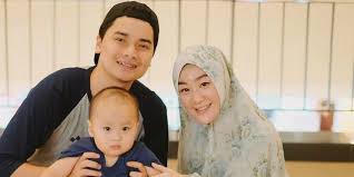 Anak ustaz arifin ilham, alvin faiz mengungkapkan jika sang ayah selalu mengingatkannya untuk tidak berhenti berzikir setiap hari. Muhammad Alvin Putra Sulung Ustaz Arifin Ilham Imami Sholat Jenazah Dream Co Id