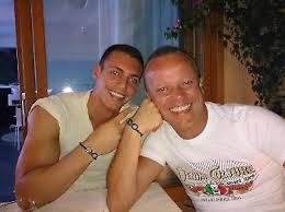 Nel 2006, anna tatangelo e gigi d'alessio si sono ufficialmente dichiarati al mondo in quanto coppia, nonostante ci fossero intorno a loro numerose voci e maldicenze. Anna Tatangelo E D Alessio Ora Parla Il Figlio Di Gigi Donna Innamorata E Risentita Mi Spiace Che Mia Sorella Libero Quotidiano
