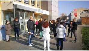 » le centre nautique des vals du dauphiné. Vaucluse Des Agents Des Finances Publiques Manifestent Devant Le Centre Des Impots De Cavaillon