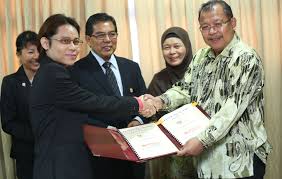 Facebook gives people the power to share and makes the. Skin Replacement Myderm Bags Malaysia Book Of Records Award Ukm News Portal