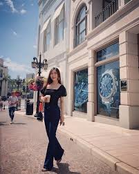 Từ bé, tôi áp lực vì có mẹ là ca sĩ nổi tiếng, bố là nhạc sĩ thành danh. Nghá»‰ Hat Ä'á»ƒ Sang Má»¹ Du Há»c Cuá»™c Sá»'ng Cá»§a HÆ°Æ¡ng Tram Háº¡nh Phuc Tháº­t Sá»± Baogiaothong Vn