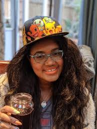 Lauretta Collins's Instagram, Twitter & Facebook