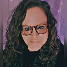 Alyssa Brewster (@lyssa_brewster) 正在直播- TikTok 直播