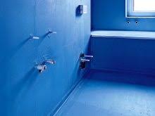 So Dichten Sie Badezimmerwande Und Boden Fachgerecht Ab I Bauhaus Deutschland Badezimmer Baden Badezimmer Renovieren