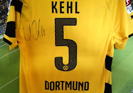 Der sportbuzzer klärt auf, was hinter dem sondertrikot steckt. Handsigniertes Bvb Sondertrikot Von Sebastian Kehl