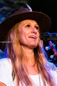 Kasey Chambers and Carly Burruss