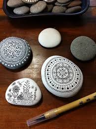 Pretty Rock Crafts Pebble Art Stone Painting