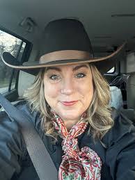 Lynn Mangan's Instagram, Twitter & Facebook