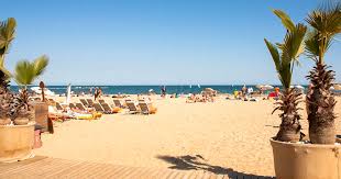 Gibt es am strand in barcelona liegen und sonnenschirme zum ausleihen? Kennst Du Den Nova Icaria Strand In Barcelona