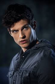 Discussione quotidiana sui personaggi: Isaac Lahey : r/TeenWolf