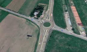 Rotonda di dispositivo di separazione del traffico. SituaÅ£ie ImposibilÄƒ La Ploiesti ColoanÄƒ Pe 10 Kilometri La Intrarea Pe Centura De Vest Din Cauza Noului Sens Giratoriu Foto