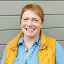 Carrie Bee's Instagram, Twitter & Facebook