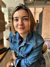 Janine Perry's Instagram, Twitter & Facebook