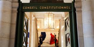 Le conseil constitutionnel est amené à contrôler la constitutionnalité des lois avant leur promulgation (contrôle a priori). Wqlmipsghcpolm