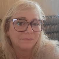 Lora Henry's Instagram, Twitter & Facebook