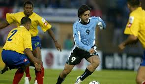 Rodríguez tiene un renacer en su carrera en el el dt trabajó el once titular para enfrentar hoy a colombia, con cuatro atrás y con medel y maripán como centrales. Recoba Colombia Uruguay Alvaro Recoba Hoy Nuestro Rival Mas Grande Es La Seleccion Colombia Actualidad Caracol Radio