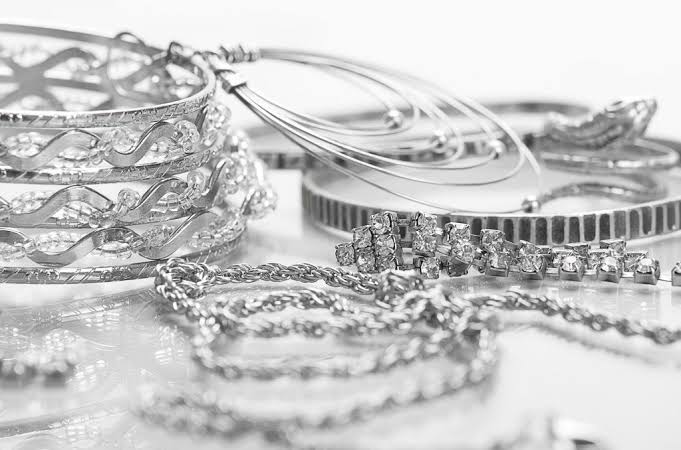 Joyería y piezas de plata
