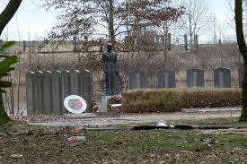 Zwijndrecht is een gemeente in de provincie antwerpen, belgië. Monument Fallen Seamen Zwijndrecht Zwijndrecht Tracesofwar Com