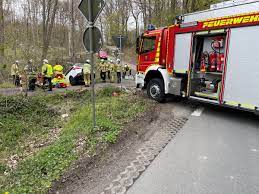 (td) die neue ausgabe von feuerwehreinsatz:nrw wurde ausgeliefert. Fw Menden Verkehrsunfall Am Oesberner Weg Eine Verletzte Person Presseportal