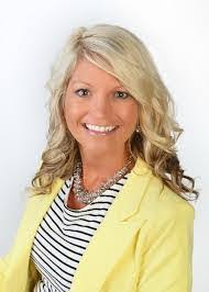 Paula Monette's Instagram, Twitter & Facebook