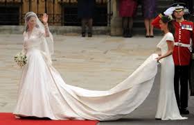 La collezione 2022 di abiti firmati da elisabetta delogu ripercorriamo insieme gli abiti da sposa vip più conosciuti di sempre e cerchiamo di capire come trasformare questi abiti iconici in modelli alla portata. Gli Abiti Da Sposa Royal Piu Belli Da Kate Middleton A Vittoria Di Svezia