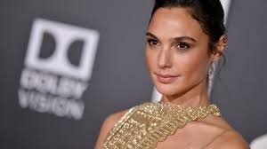 Gal gadot (april 30th, 1985) is an israeli actress and fashion model. Rqylq0wxbuymnm