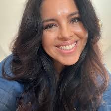 Leah Burris's Instagram, Twitter & Facebook