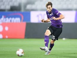 Он играет на позиции правый вингер. Bintang Fiorentina Federico Chiesa Lebih Pilih Juventus Ketimbang Ac Milan Liga Olahraga