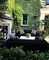 Consider A Backyard Sofa For Landscaping And Relaxation Garten Lounge Garten Pflanzen Garten