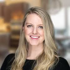 Leslie Parham's Instagram, Twitter & Facebook