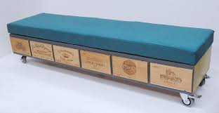 Banquette Mobile Sur Caisses De Vin Par Atelier D Eco Solidaire Banquette Home Deco Furniture