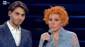 Listen to ornella vanoni | explore the largest community of artists, bands, podcasters and creators of music & audio. Alberto Urso E Ornella Vanoni Cantano La Voce Del Silenzio A Sanremo Video