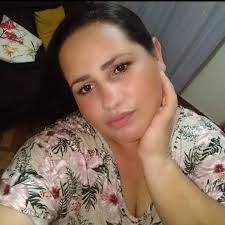 Today I started the first block of my heart quilt. I highly recommend the  pattern...what do you think? I welcome opinions. Pattern  https://cutt.ly/sw54BT3x