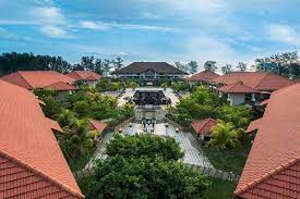 Indulge in the comforts of a resort, where you can find everything you need for your vacation—from convenient dining options to entertainment and shopping. Tok Aman Bali Beach Resort Beachfront Kampong Ayer Tawar Updated 2021 Prices