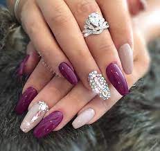 Naturellement, en automne les nuances plus sombres dominent dans la déco ongles. Decoration Ongles Automne Ongles Couleurs Ongles En Gel Ongles Vernis