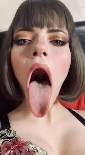 My mouth is open for you~ nudes | GLAMOURHOUND.COM